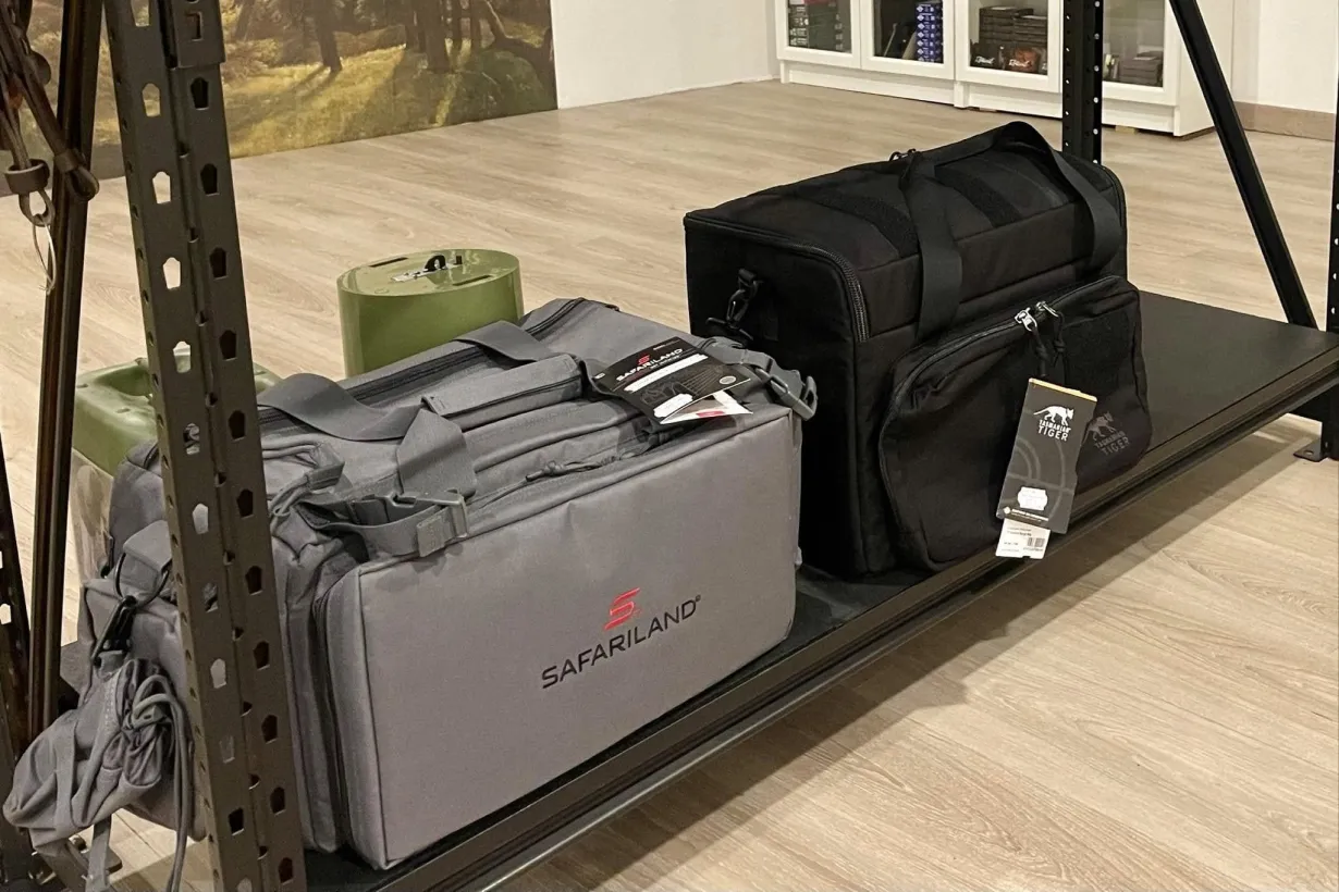 Le Petit Calibre Armurerie Forbach Etuis Et Bagagerie De Qualite